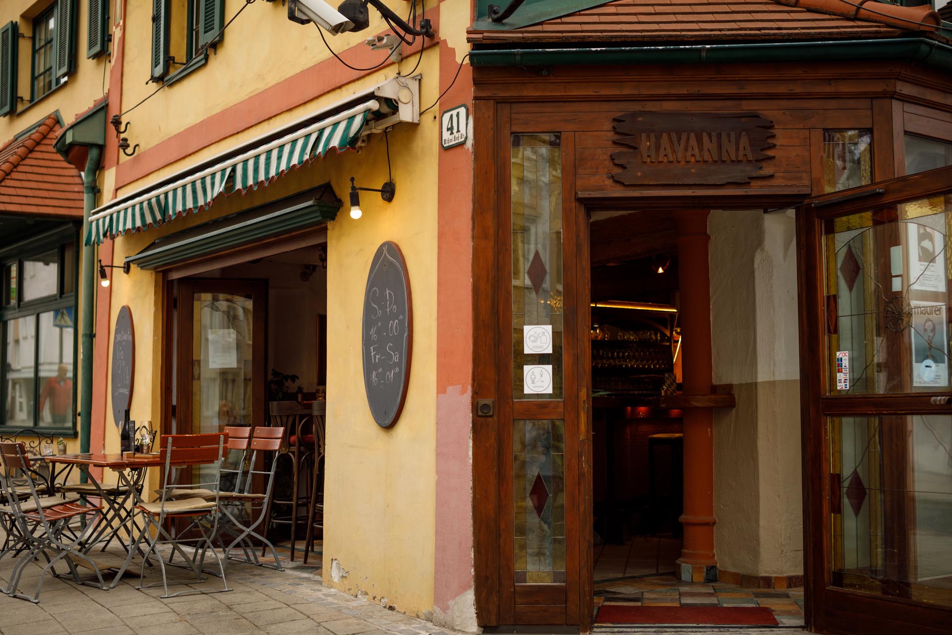 Café Savio - Eingang und Außenbereich vom Savio